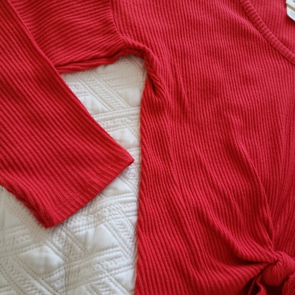 Blouses - Picture 2 of 6